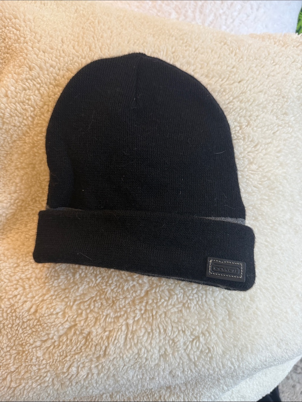 Universal Men’s/Women’s Cuffed Knit Beanie - Classic Winter Hat